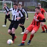 Tom Augustyniak (l.) muss wegen angeborenen Hüftproblemen mit dem Fußball zum Saisonende aufhören.