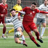 Ein Zweikampf im Spiel FC Nordkirchen gegen RW Deuten
