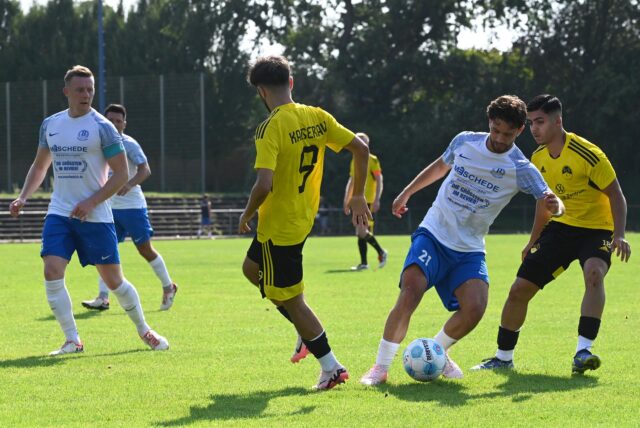 Spieler im Zweikampf.