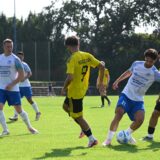 Spieler im Zweikampf.