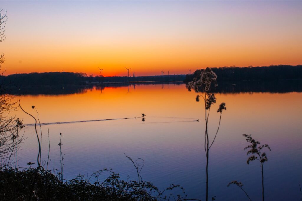 Sonnenuntergang und Dämmerung mit Blick über dem Halterner Stausee