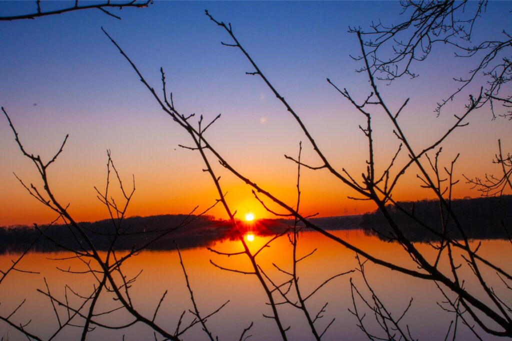 Sonnenuntergang und Dämmerung mit Blick über dem Halterner Stausee