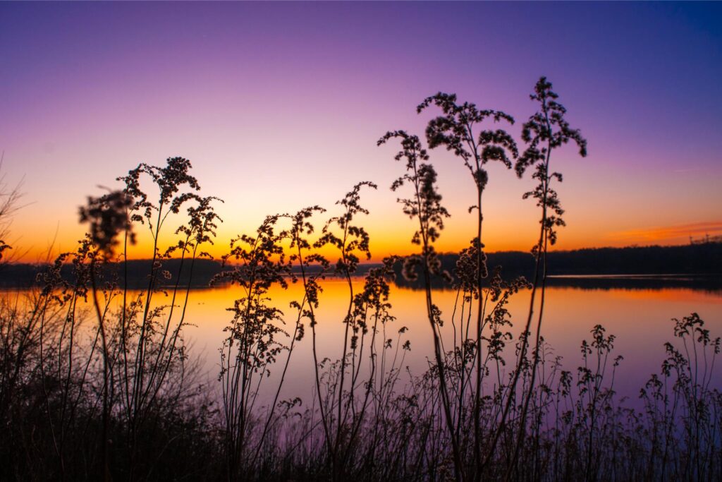 Sonnenuntergang und Dämmerung mit Blick über dem Halterner Stausee
