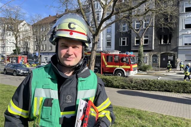 Fabian Nowak ist Feuerwehrsprecher in Dortmund und erklärt im Interview, was über den Einsatz an der Bornstraße bekannt ist.