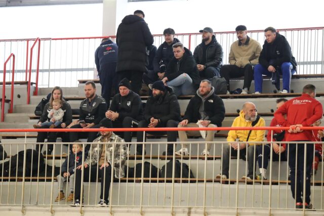 Hier herrscht auf der Tribüne beim ZSG Cup in Herten noch Frieden, zwischenzeitlich sah es anders aus.