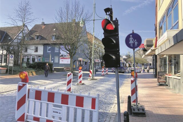 Eine Baustellen-Ampel auf der Hochstraße in Waltrop.