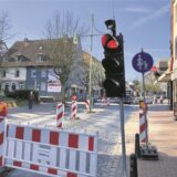 Eine Baustellen-Ampel auf der Hochstraße in Waltrop.