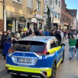 Auto des Ordnungsamtes der Stadt Dorsten beim Rosenmontagszug in der Fußgängerzone