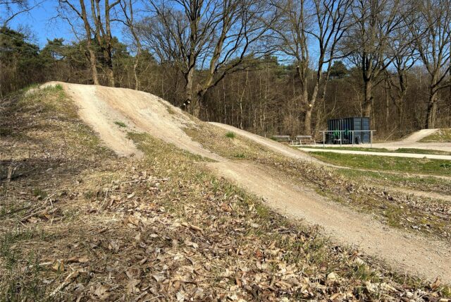 Die Rückseite einer Rampe im Dirtpark in Oer-Erkenschwick.