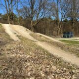 Die Rückseite einer Rampe im Dirtpark in Oer-Erkenschwick.