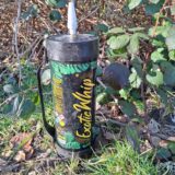2000 Gramm Lachgas der Marke „Exotic Whip“ in einer Edelstahlgasflasche in einem Gebüsch am Spiel- und Sportpark Castroper Holz. Das Gas ist frei verkäuflich.