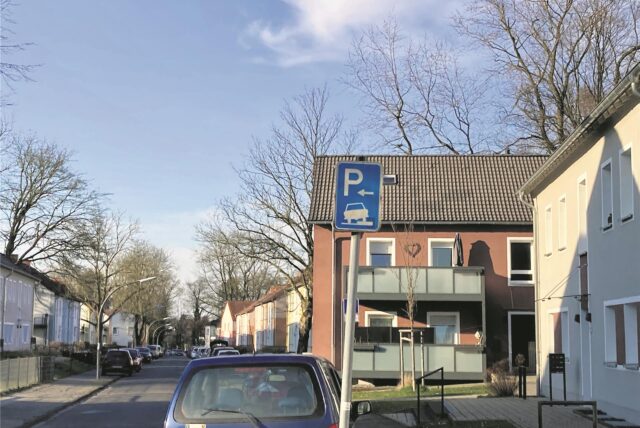 Das Verkehrsschild, das Gehweg-Parken an der Letterhausstraße erlaubt.