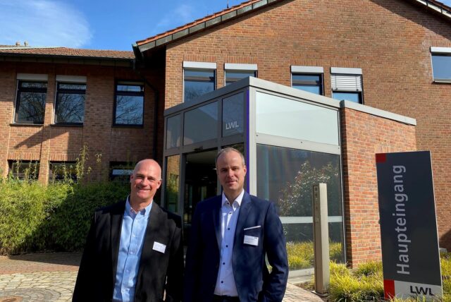 Der Ärztliche Direktor der LWL-Klinik Herten, Dr. Johannes Albers und Pflegedirektor Dr. Michael Kramer.