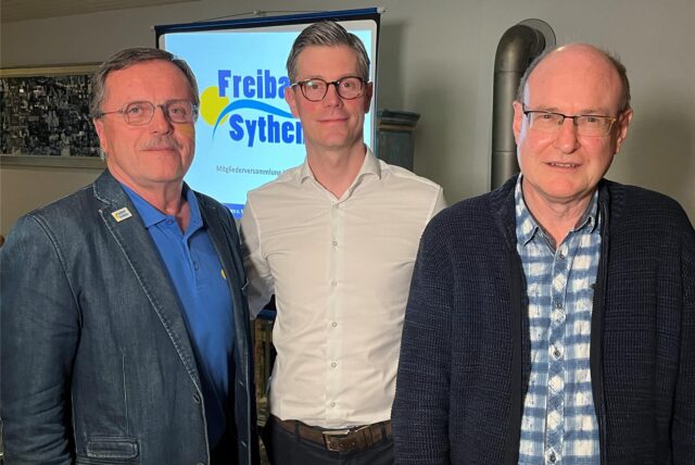 Der Vorstand des Vereins Freibad Sythen, Vorsitzender Heinrich Wiengarten, Geschäftsführer Florian Hartmann und Kassierer Thomas Böwing