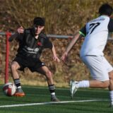 Schlusslicht SuS Merklinde (schwarzes Trikot) besiegte Eintracht Ickern erst in der Nachspielzeit.