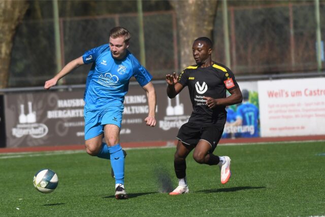 Der SV Wacker Obercastrop II (blaues Trikot) besiegte den RSV Holthausen mit 2:0 nach torloser erster Halbzeit.
