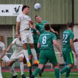Marcel Klakus (weißes Trikot, beim Kopfball) wird den TuS Haltern am Saisonende verlassen.