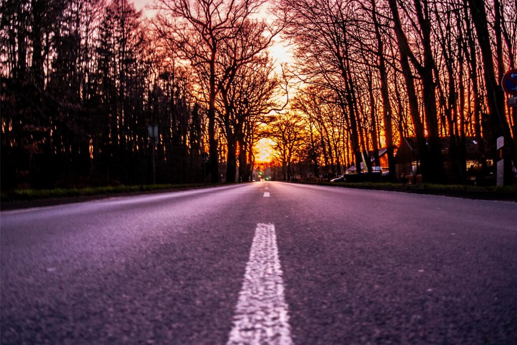 Sonnenuntergang auf der Hullerner Straße am Stausee bei Jupp im März 2025 in Haltern