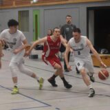 Für Niklas Millgramm (am Ball) und den GV Waltrop reichte es auch gegen die TG Voerde nicht zu einem Sieg in der Basketball-Oberliga.