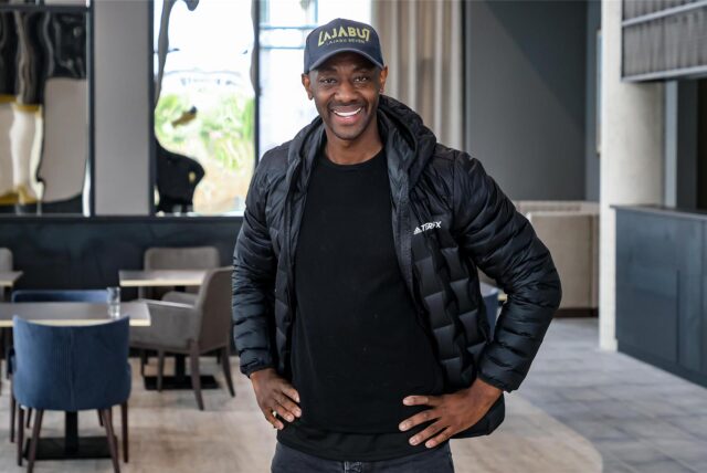 Sternekoch Anthony Sarpong, bekannt von seinem Restaurant Anthony’s Kitchen, betreibt künftig das Restaurant in der Luxus-Seniorenresidenz Phoenixsee.