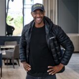 Sternekoch Anthony Sarpong, bekannt von seinem Restaurant Anthony’s Kitchen, betreibt künftig das Restaurant in der Luxus-Seniorenresidenz Phoenixsee.