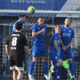 Das Westfalenliga-Duell zwischen Wacker Obercastrop (blaue Trikots) und Lüner SV endete mit einem 3:3-Unentschieden.