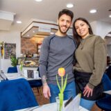 Miri Finocchiaro und Filippo Di Paola stehen in ihrem Eiscafé L’isola del Gelato in Herten-Westerholt.