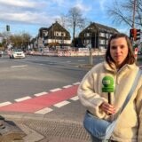 RZ-Redakteurin Janine Jähnichen steht an der Großbaustelle Kreuzung Herner Straße/Blitzkuhlenstraße/Hohenhorster Weg in Recklinghausen
