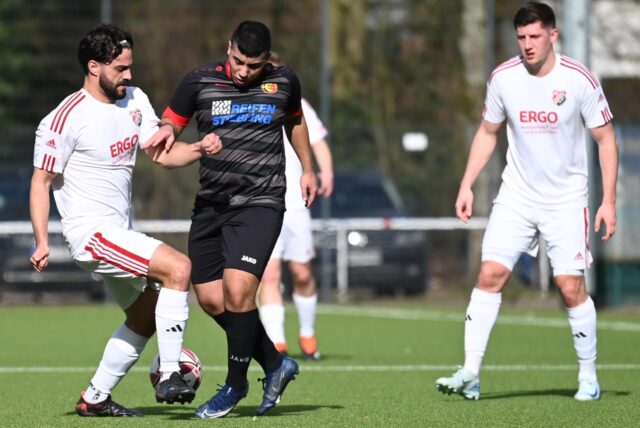 Deniz Günes (l.) im Einsatz gegen die Spvgg. Erkenschwick II.