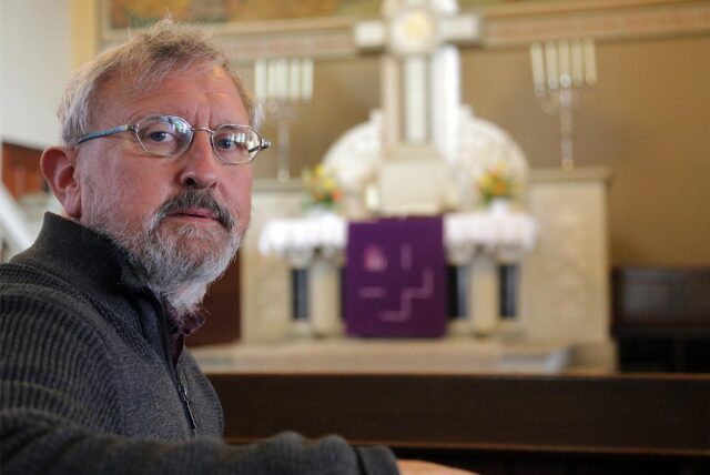 Pfarrer Karl Henschel in der Erlöserkirche in Haltern.