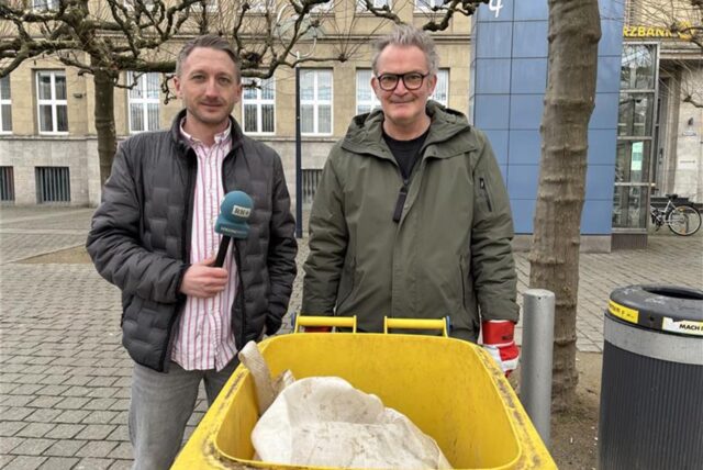Unser Reporter Philipp Pohl (links) interviewt Tobias Heitmann, Vorsitzender des Cityrings.