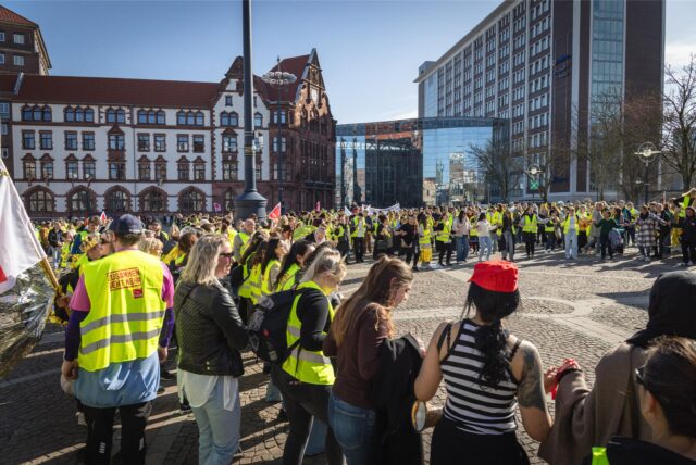 Rund 3000 Beschäftigte demonstrierten am vergangenen Freitag (7.3.) zum Warnstreik in der Dortmunder Innenstadt.