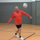 Joachim Spriewald schlägt seit Jahren den Faustball beim TV Datteln 09.