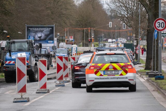 Blick in die Straßenbaustelle am Resser Weg in Herten-Mitte.