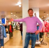 Stefan Jansen im Eingangsbereich Moden Nückel, Recklinghausen