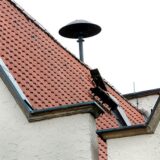 Eine Alarmsirene auf einem Dach