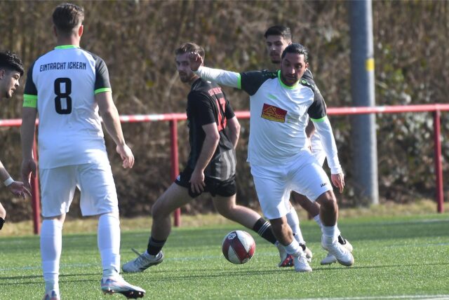Auch der SuS Merklinde (schwarze Trikots) und Eintracht Ickern sind am 16. März gefordert.