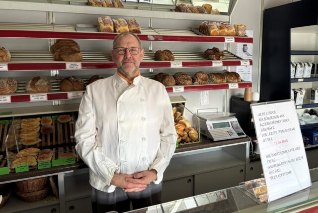 Bäckermeister Andreas Wulff steht in seiner Bäckerei in Dortmund-Berghofen.