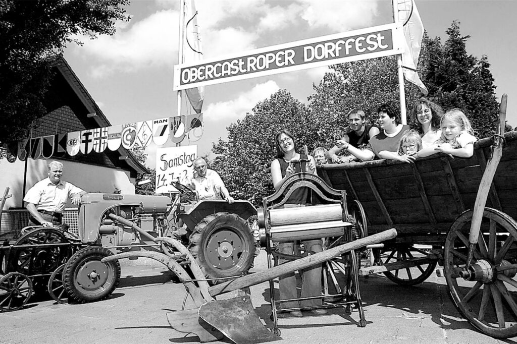 Das Dorffest ist eine Obercastroper Erfolgsgeschichte; "Die Einnahmen aus diesem Fest gehen wieder 'eins zu eins' an Bedürftige", sagt Alfons Lakenberg 2009 im Interview.