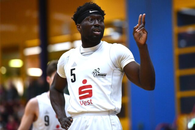 Basketball Regionalliga West 15. Februar 2025, Rosa-Parks-Halle. Hertener Löwen – Citybasket Recklinghausen 75:65. Gilbert Gyamfi