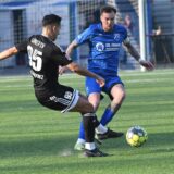 Während die ungeschlagene Serie für den SV Wacker Obercastrop (blaues Trikot) weiter geht, steckt der Lüner SV weiterhin im Abstiegskampf.