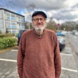 Günter Moryson steht vor dem EBG-Gebäude an der Lunastraße.