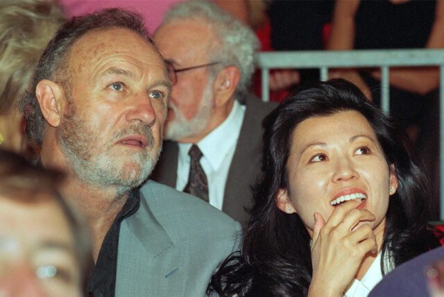 Der Schauspieler Gene Hackman mit seiner Frau Betsy Arakawa im Juni 1993.