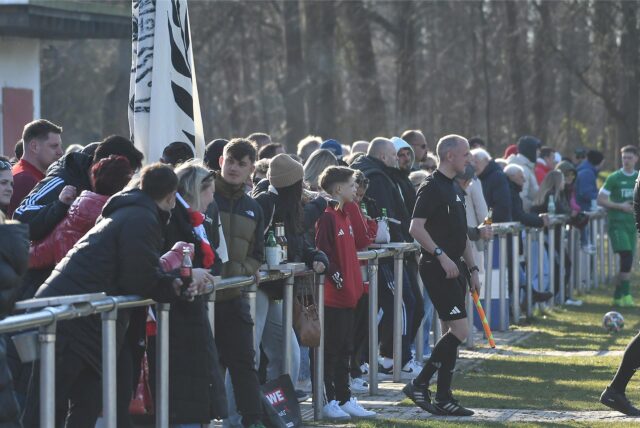 Wie immer gut besucht: Der Sportplatz an der Lambertstraße des TuS Henrichenburg gegen GW Erkenschwick.