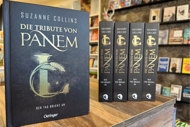 Der neue Roman „Die Tribute von Panem L – Der Tag bricht an“ von Suzanne Collins steht in der Buchhandlung Seevetal.