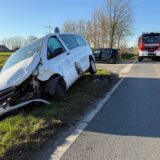 Im Berufsverkehr kam es in Dorsten zu einem Verkehrsunfall. Ein Transporter landete im Graben.