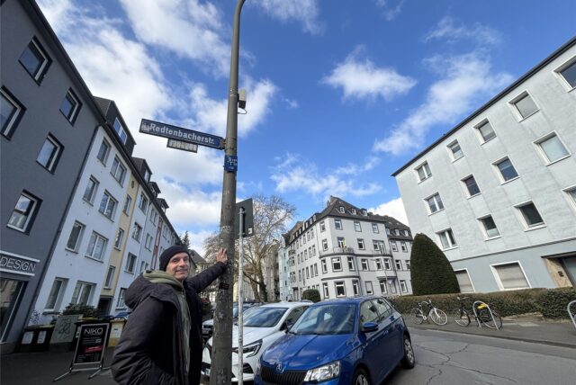 Jens Gollnow vor einer brennenden Straßenlaterne an der Redtenbacherstraße in Dortmund.
