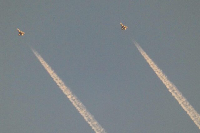 Zwei Düsenjets am Himmel über Castrop-Rauxel und Dortmund sorgten am Montag für Fragen aus der Bevölkerung: Was war der Grund für den Überflug und welche Maschinen waren das?