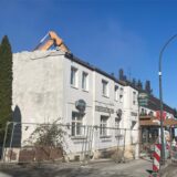 Abrissbagger über Restaurant Forstschlösschen in Dortmund-Kirchhörde
