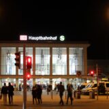 Dortmunder Hauptbahnhof bei Nacht.